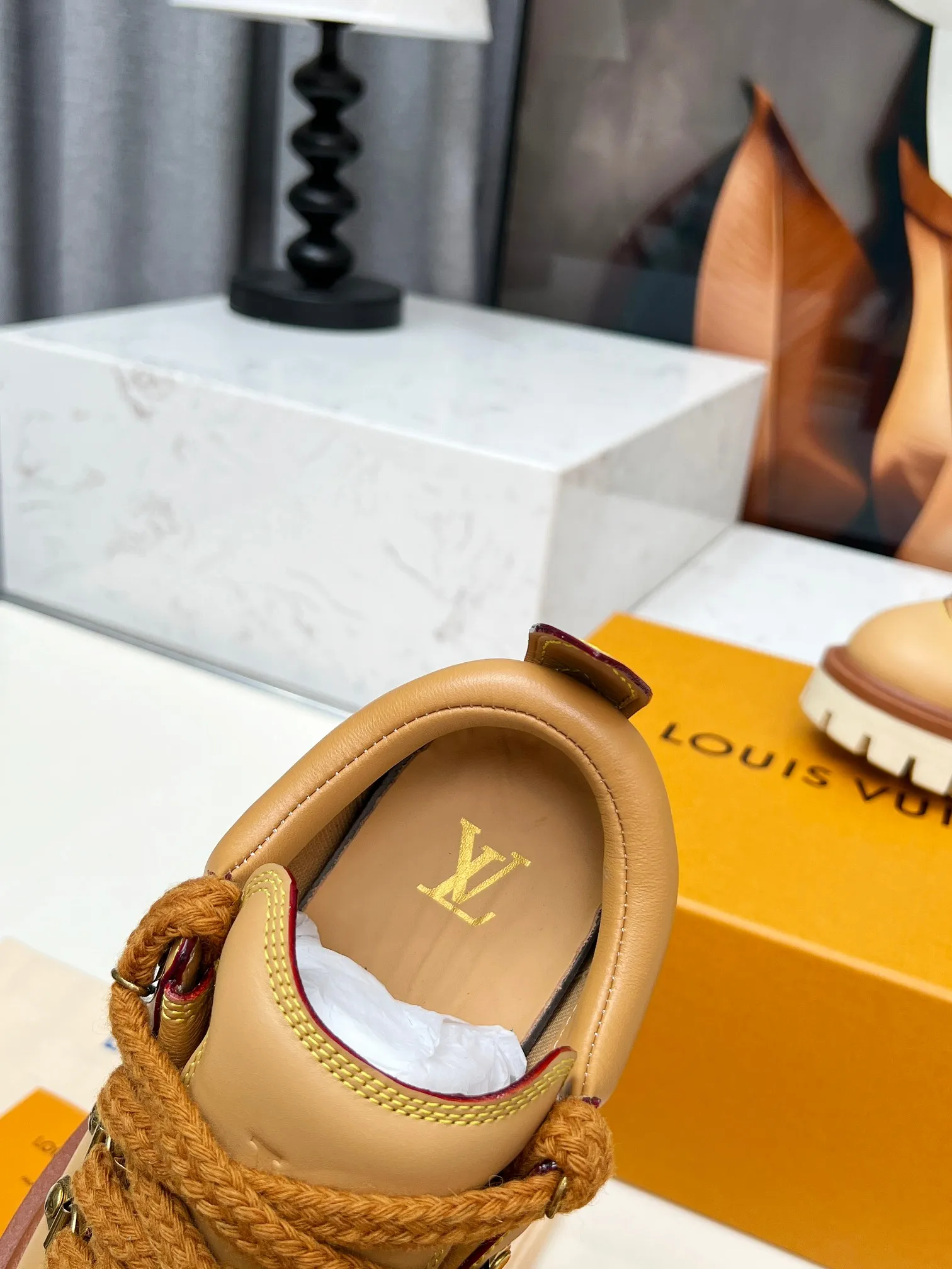 p660💰"Couple Style" LV Louis Vuitton's 2025 autumn and winter new style, developed one-to-one from the original version, retro fashionable, handsome and cool mountaineering derby shoes are now available.  Material: Imported first-layer cowhide Lining: Imported lambskin Outsole: Original molded TR non-slip outsole Sole height: 3.5cm Shoe size: Same style for men and women 35-45
